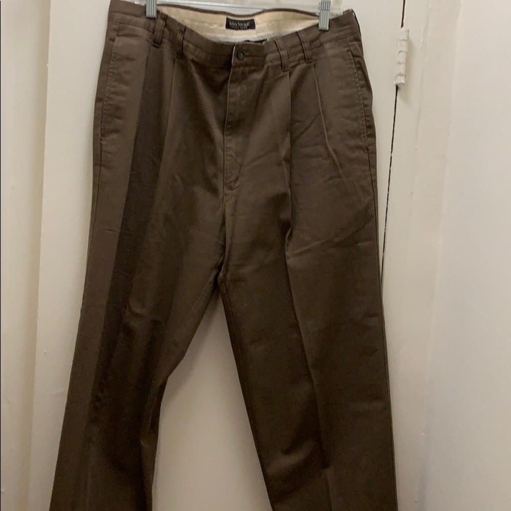 Men’s pleated trouser